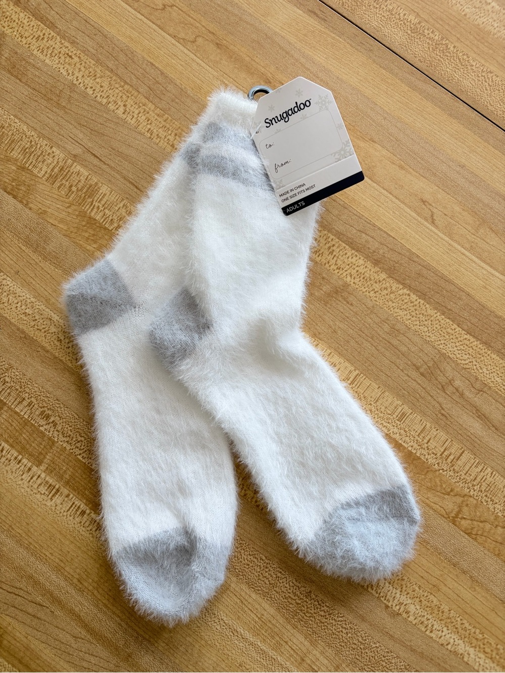 Snugadoo White Gray Fuzzy Socks for Adults One Size NEW